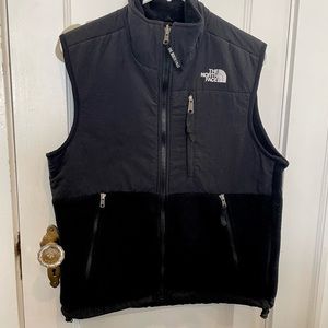 The North Face black Vest Denali size small like new.